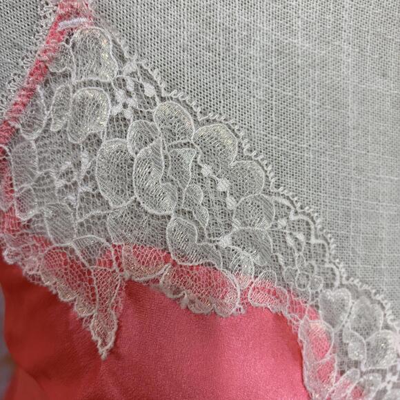 Victoria’s Secret coral pink satin gown with shimmery white lace sz medium - Picture 2 of 7